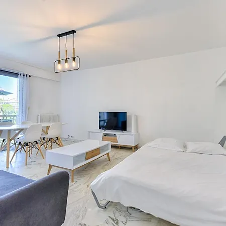 Cosy Studio Juan-Les-Pins / Terrasse -1Mn Plage * Antibes