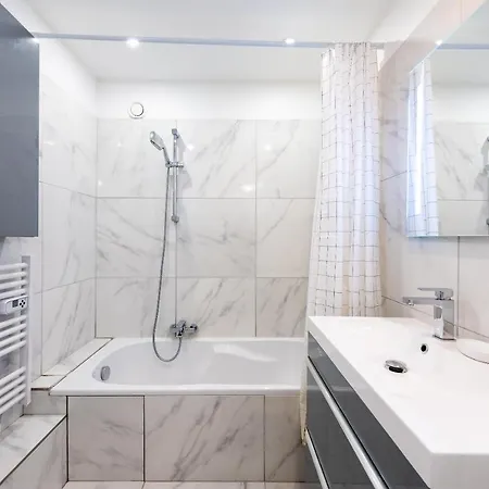 Cosy Studio Juan-Les-Pins / Terrasse -1Mn Plage Apartment Antibes